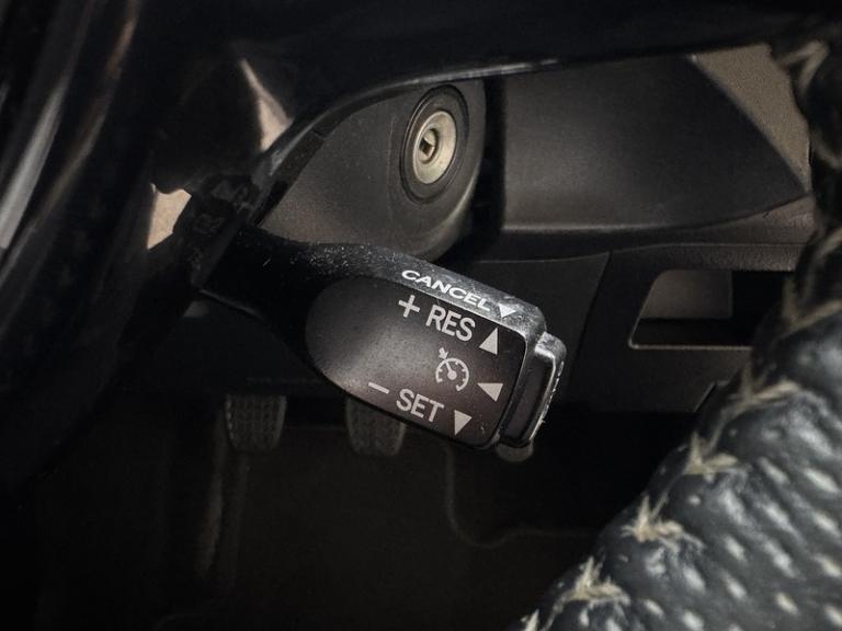 2016 Toyota Yaris Dual VVT-i Design Hatchback Petrol Manual