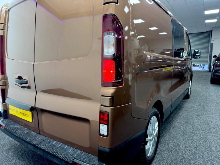 2020 Renault Trafic 2.0 dCi ENERGY 30 Sport Nav Crew Van LWB Euro 6 (s/s) 6dr WINDOW VAN Diesel M...