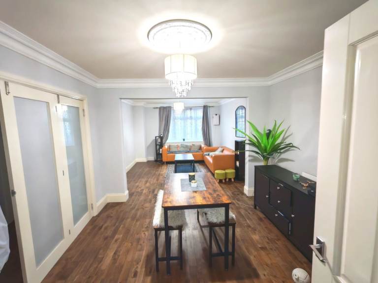 Rooms to Rent Near Heathrow - Females or Couples