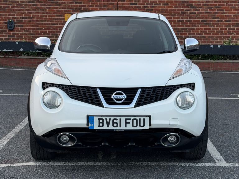 Automatic Nissan, JUKE, Hatchback, 1.6 Petrol 5 doors White Low Mileage 