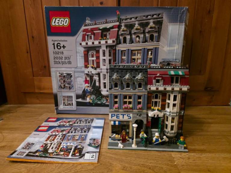 Lego Modular Bulding Pet Shop and Town House