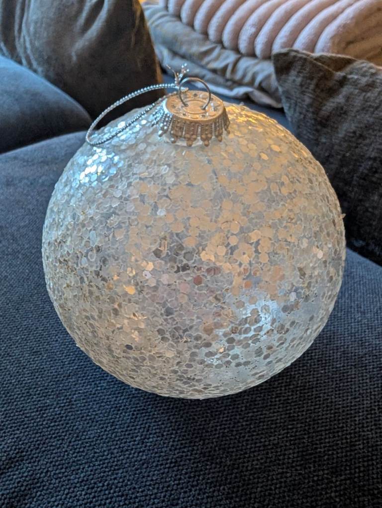 image for 20 Large Christmas Tree Bobbles