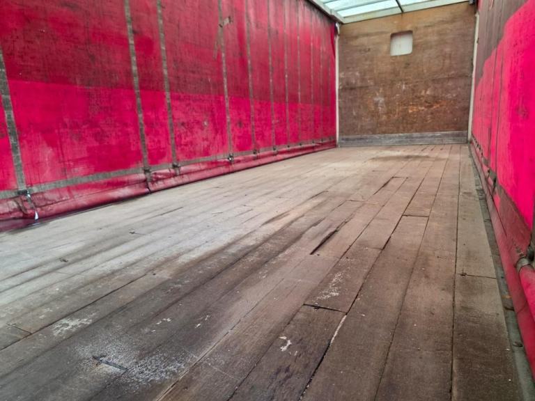 2015 Scania P320 6X2 Twin Wheel 27ft Curtainsider Body