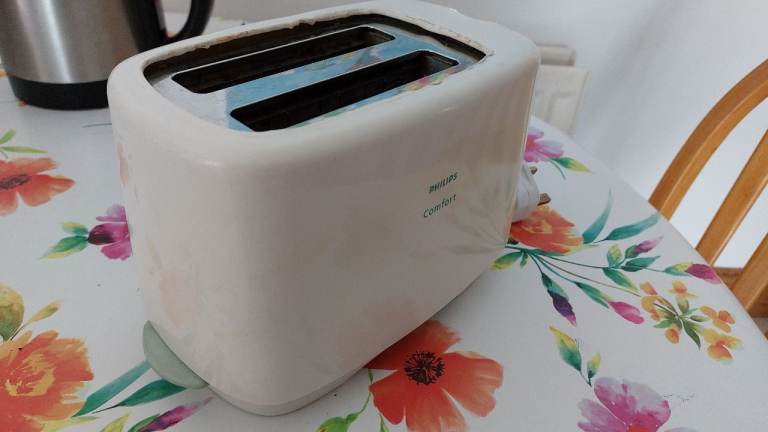 Free ✅ 2 slice Philips Toaster