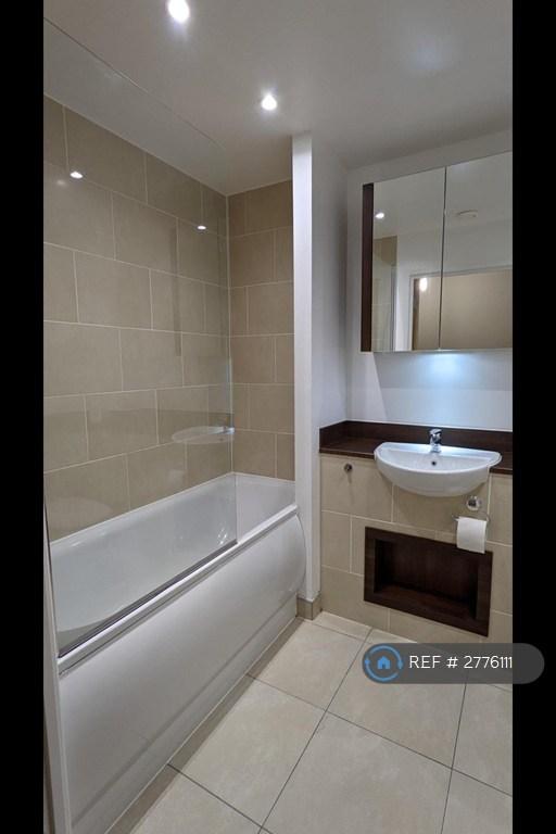 1 bedroom flat in Vancouver House, London, SE16 (1 bed) (#2776111)