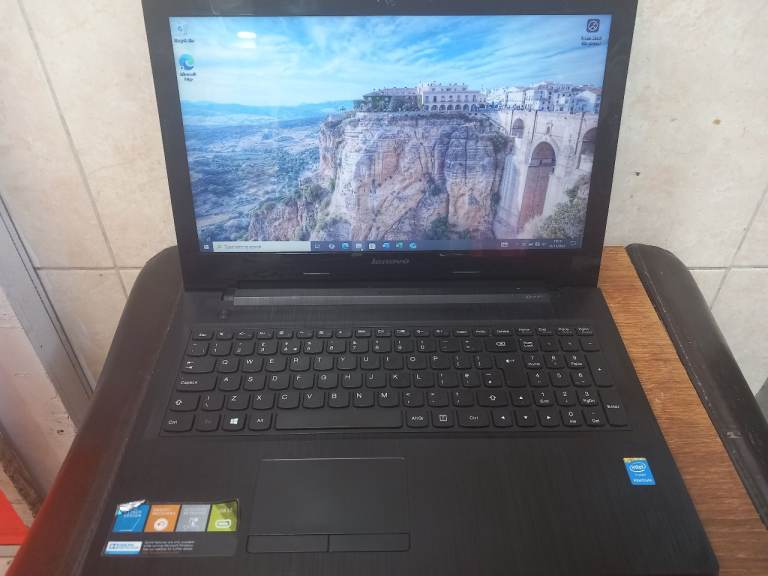 slim  lenovo laptop cpu intel 2.19ghz /brand new battery /very fast /win10/office 2021