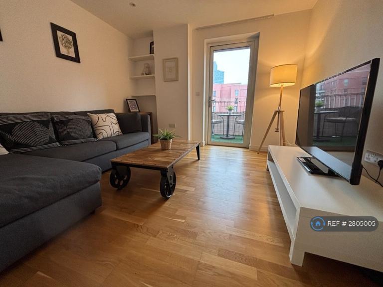 2 bedroom flat in Scarlet Close, London, E20 (2 bed) (#2805005)