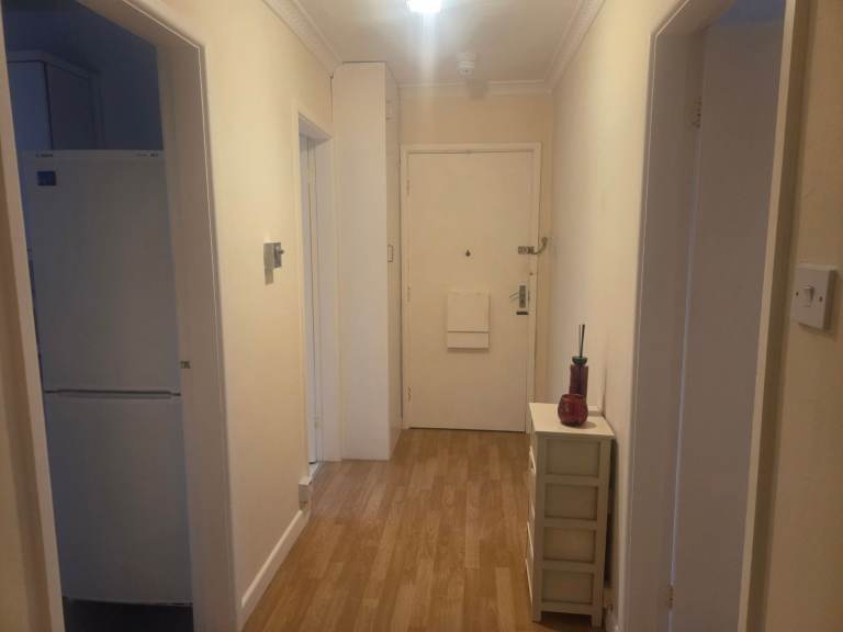 London Road Stoneygate, 2 bedroom purpose built flat with secure parking.