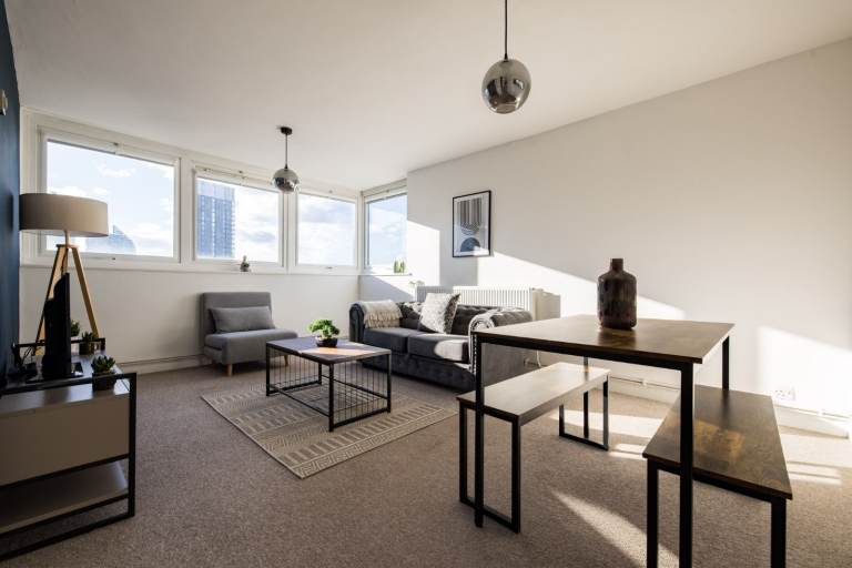 🌇 High-Floor 2-Bed w/ Views | Long-term | Company Lets Welcome – Shoreditch EC1Y