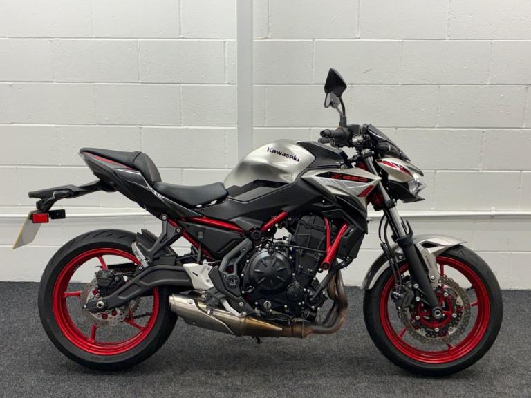 KAWASAKI Z650 ** FULL HISTORY - STANDARD BIKE - 12 MONTHS MOT **