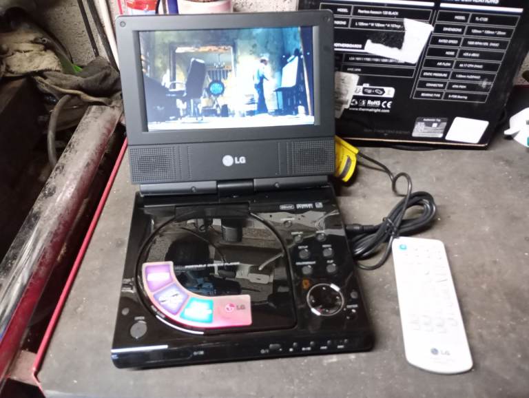 Portable 12v DVD Player - Swivel Screen - Boxed With Remote - 12v Lead & Rechargeable Battery Pack