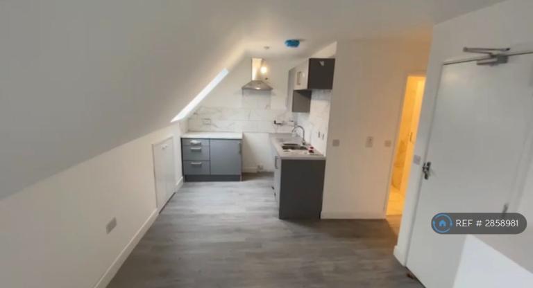 2 bedroom flat in Marlborough Road, Coventry, CV2 (2 bed) (#2858981)