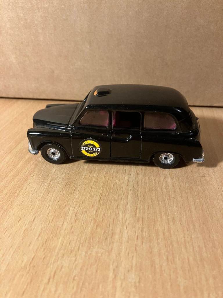Corgi 66002; LTI TX1 London Taxi Cab; Dial a Cab; Black 126122