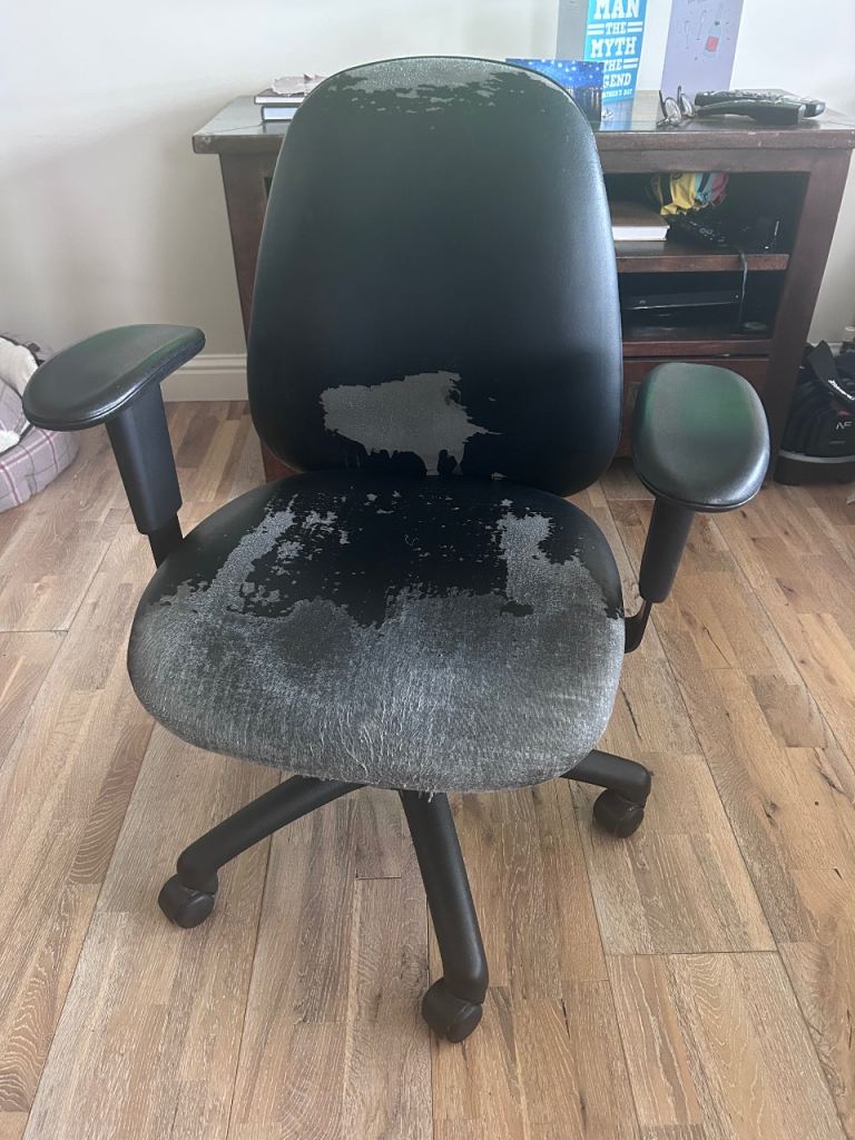 Black Office Chair – Well-Used, FREE