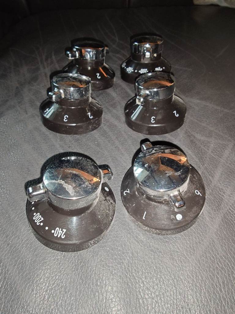 Electric hob knobs