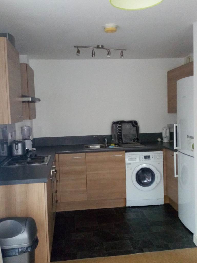 AVAILABLE NOW!!! ..DOUBLE ROOM IN APARTMENT HOUSE IN BARKING , IG11 0YY FOR £725pcm