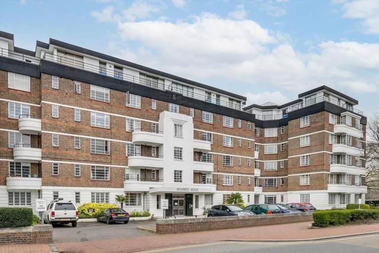 Stunning two-bedroom apartment in  Clapham South (SW12)