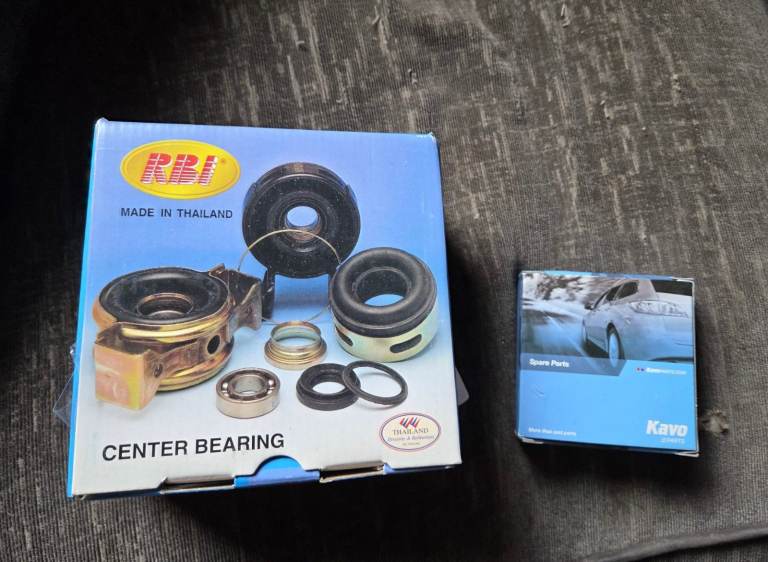 toyota hilux 2005 mk5 and other models centre bearing kit & U joint 
