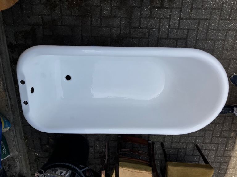 Roll top Bath - Caste Iron with Heritage Feet
