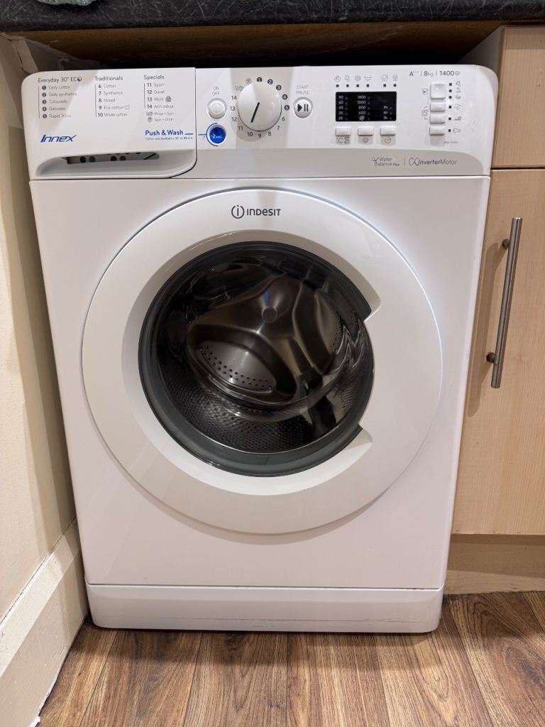 Indesit Washing Machine – White, Good Condition