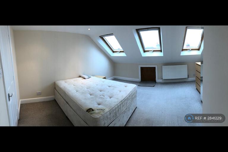 3 bedroom flat in Gassiot Road, London, SW17 (3 bed) (#2841229)