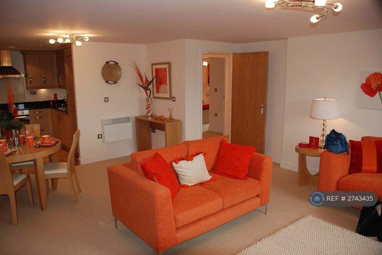 2 bedroom flat in Fitzwilliam Street, Bletchley Park, Milton Keynes, MK3 (2 bed) (#2743435)
