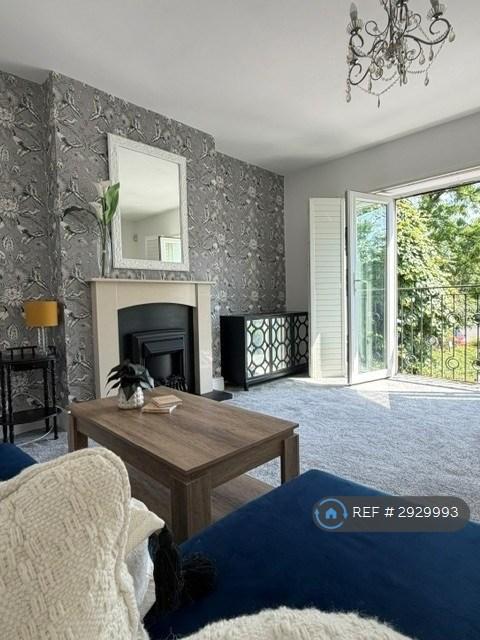 2 bedroom flat in Kenilworth Road, Balsall Common, Coventry, CV7 (2 bed) (#2929993)