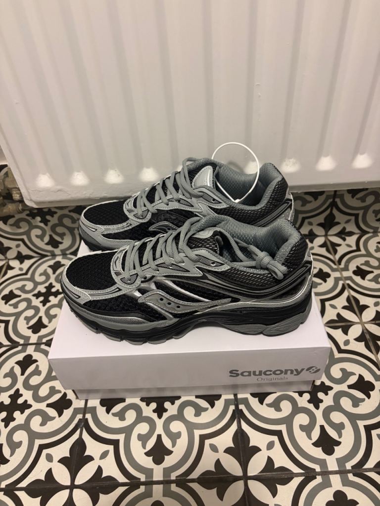 Saucony PRO GRID OMNI 9 Trainers – Black/Grey, New in Box