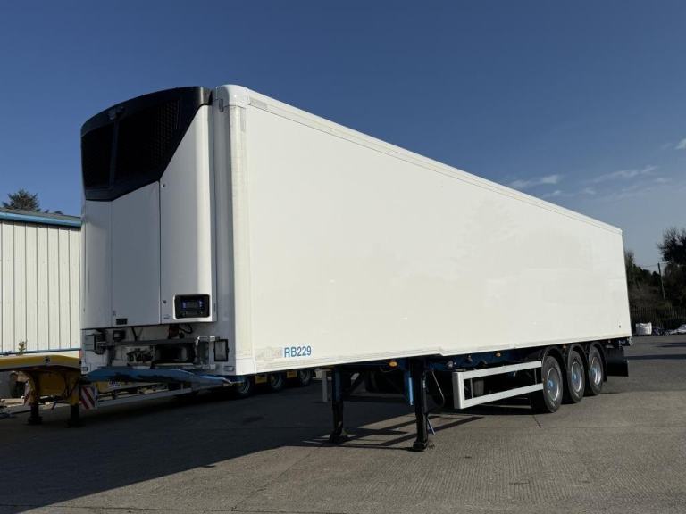 GRAY & ADAMS TWIN EVAP FRIDGE TRI AXLE TRAILER