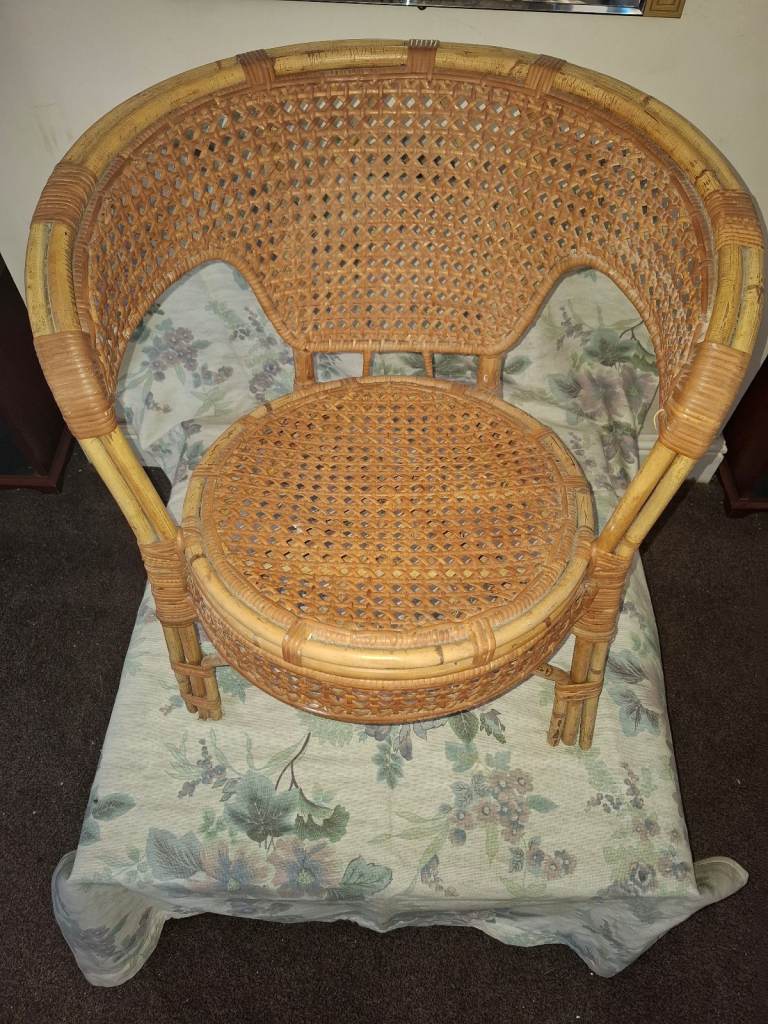 Reed threaded cane chair