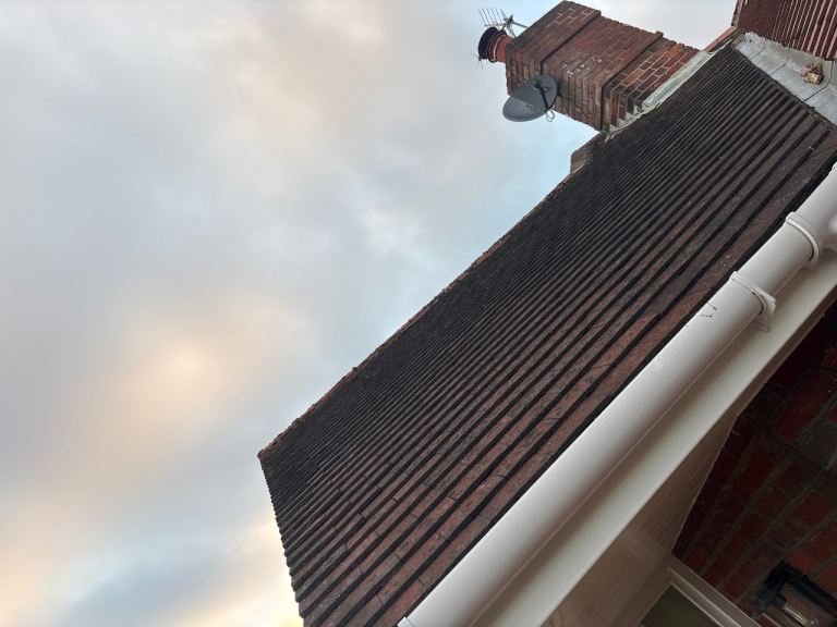 Reclaimed pin / plain roof tiles 17 x 27cm (approx 500)