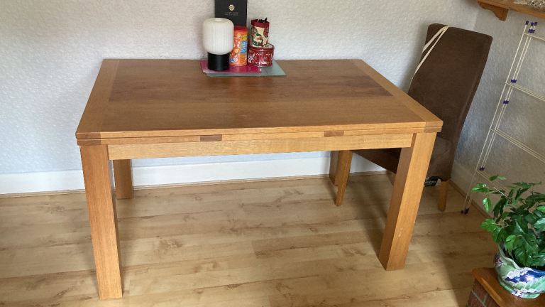 Solid oak wooden extendable dining table. 
