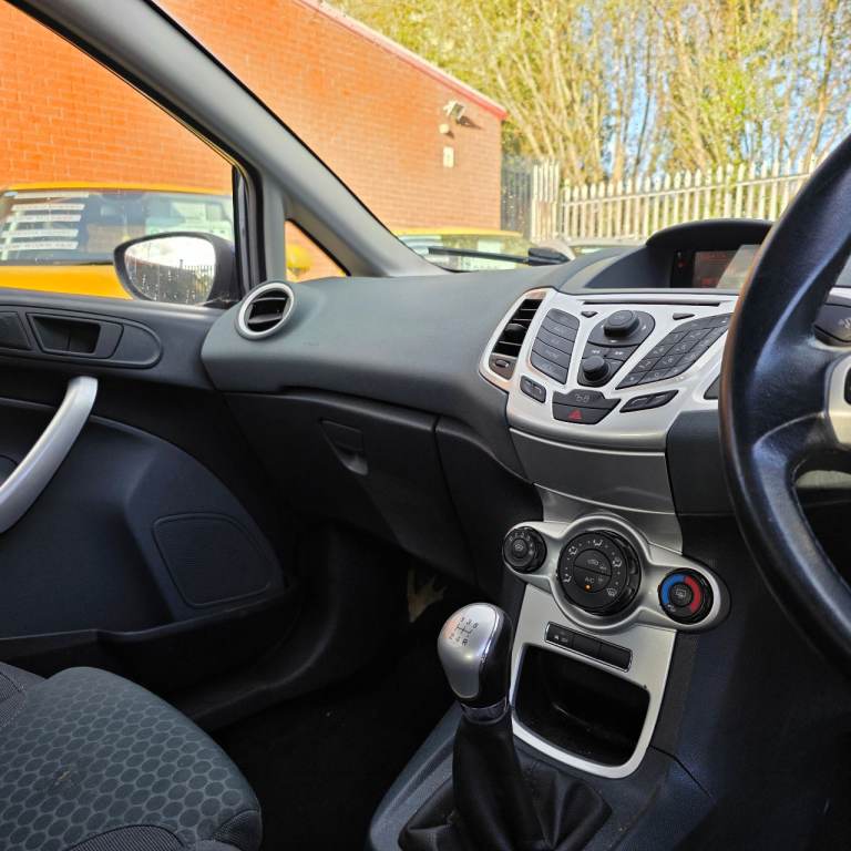 FORD FIESTA MK7 ZETEC S EDITION 1.6 DIESEL 95 BHP YEAR 2011 12 MONTHS MOT&£20 ROAD TAX PEAR YEAR!!!