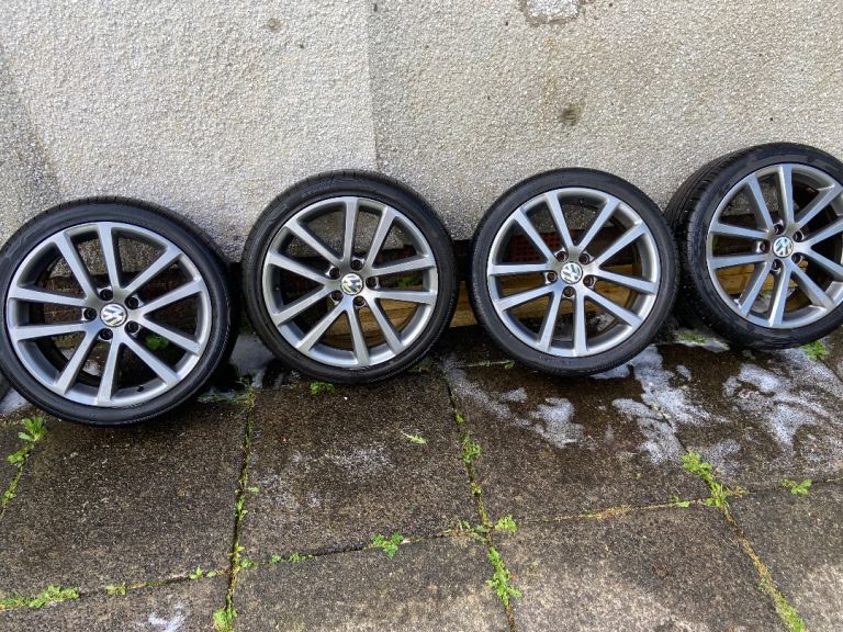 Four genuine VW Charleston 18 inch alloy wheels and tires