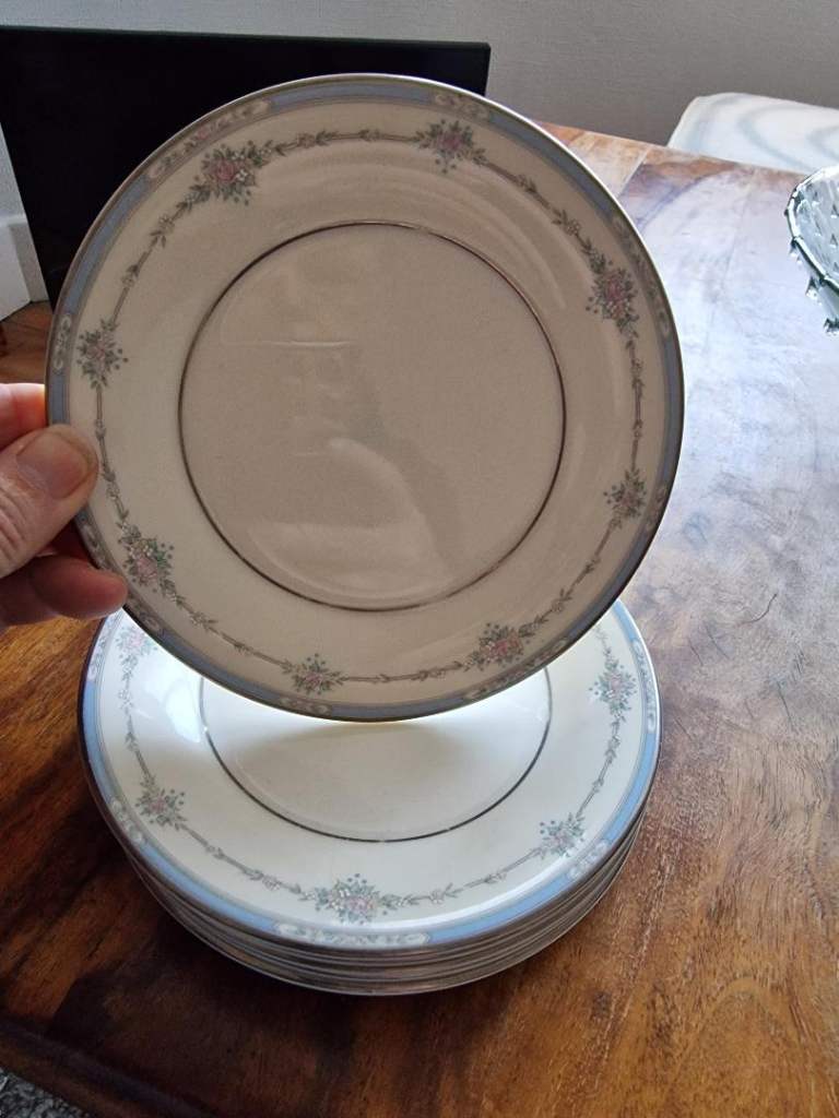 Set of White and Blue Patterned 1989 Royal Doulton "Lisa" Side Plates – Good Condition