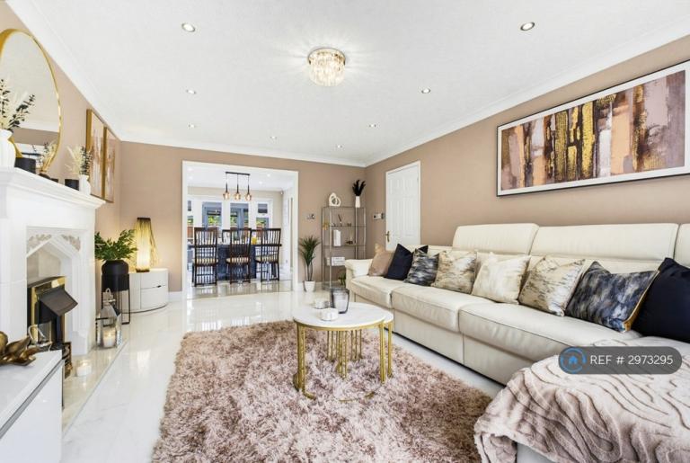 4 bedroom house in Warwick Road, Solihull, B92 (4 bed) (#2973295)