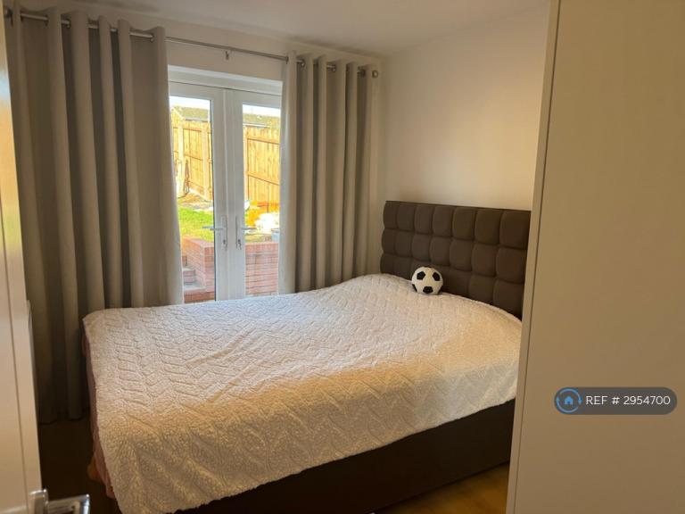 3 bedroom house in Redland Drive, Northampton, NN2 (3 bed) (#2954700)