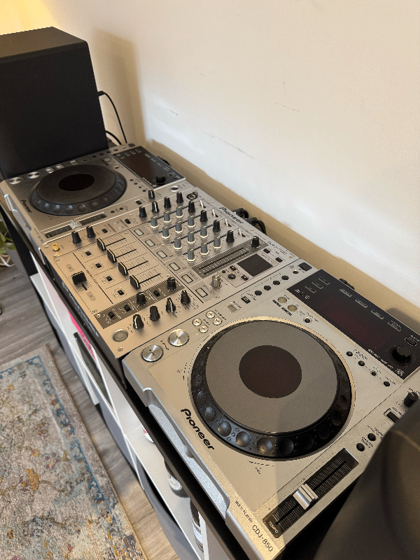 Pioneer CDJ 850 (pair) & DJM 700