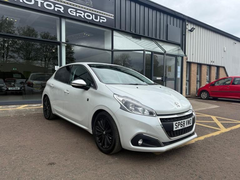 2018 Peugeot 208 1.2 PureTech 82 Tech Edition 5dr [Start Stop] HATCHBACK Petrol 