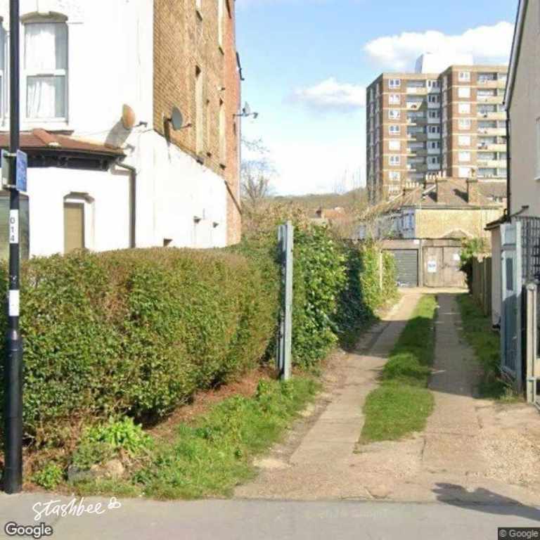Garage to rent in Thornton Heath (CR7) | Stashbee