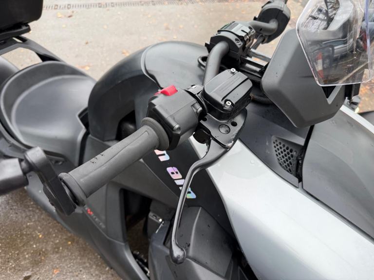 2019 CAN-AM RYKER 900cc fully automatic Spyder trike with Handbraking adaption S