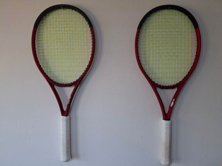 2 x Wilson Clash 100 9.5/10 Grip 2