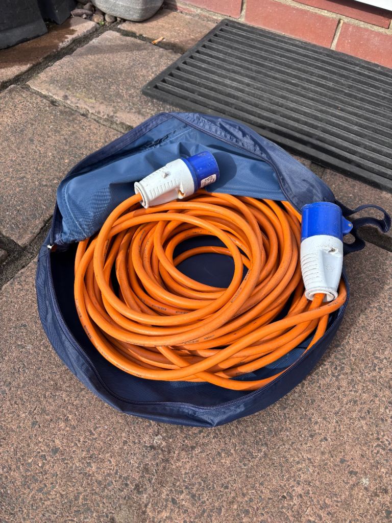 25m Electric hookup cable with case