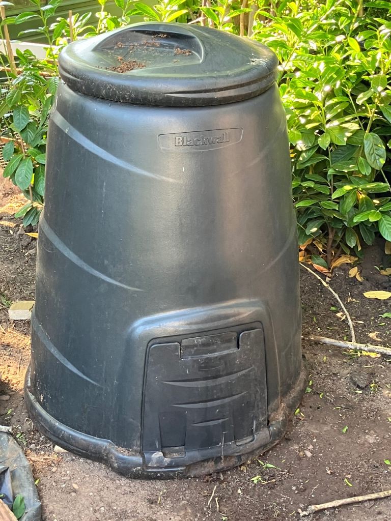 Free compost bin