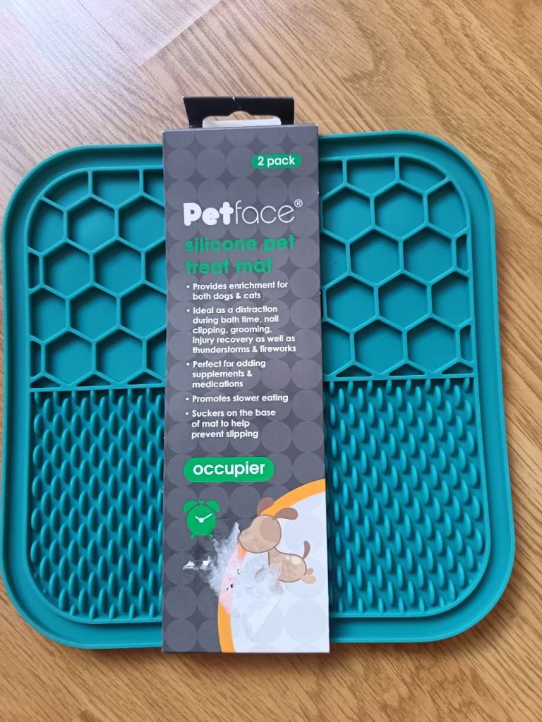 Treat lick mat 