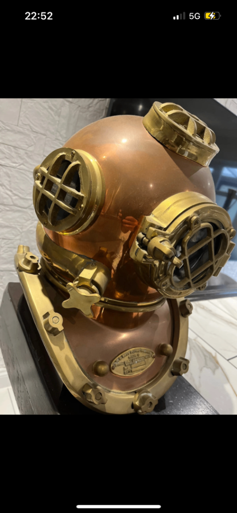Diver’s helmet 