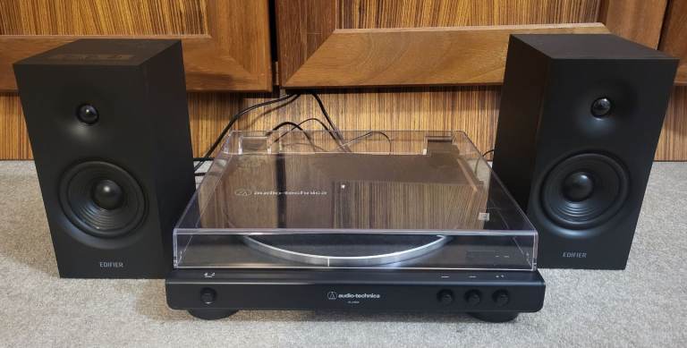 Automatic turntable and speakers