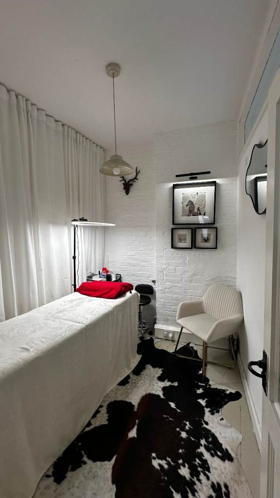 Beauty Room For Rent in Central East London (for only friday, sat and sunday)