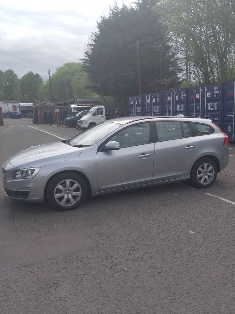 Volvo V60 Business Edition D2 Estate 1.6 Diesel / 6 speed in silver