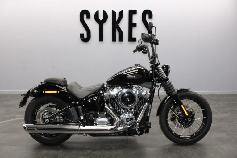 NEW 2025 Harley-Davidson FXBB Softail Street Bob 117 in Vivid Black